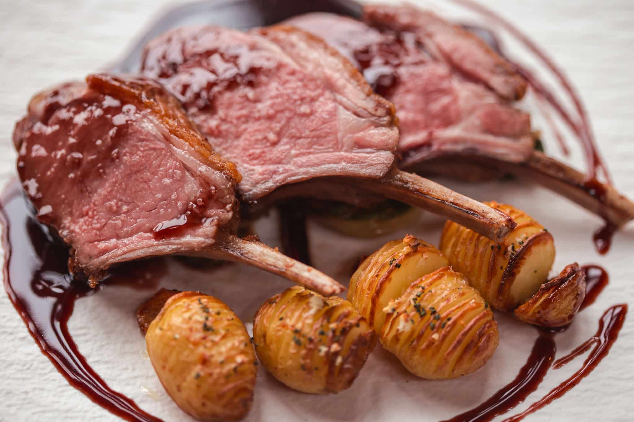 Rack of lamb with hasselback potatoes